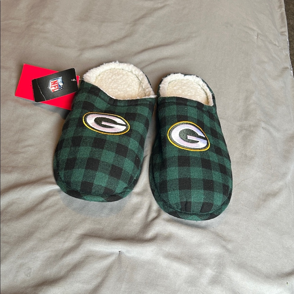 NWT GREENBAY PACKERS plaid slippers size 9-10 men’s
